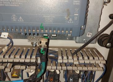 Naprawa elektryki i elektroniki w maszynach przemysłowych i CNC.