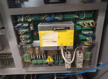 Naprawa elektryki i elektroniki w maszynach przemysłowych i CNC.